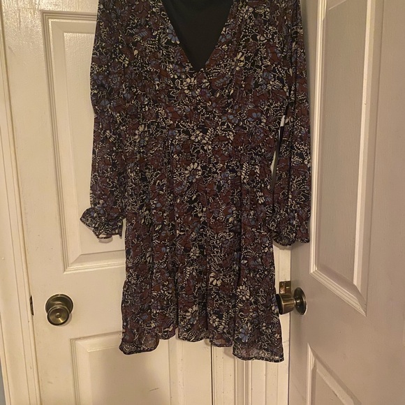 Black Tape Long Sleeve Floral Dress - Picture 5 of 5